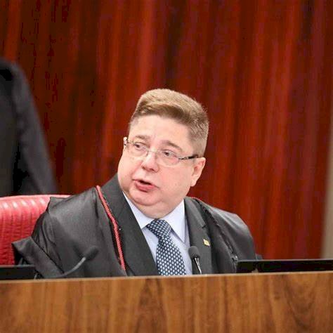 Ministro valida penhora de imóvel alienado para pagar dívida condominial